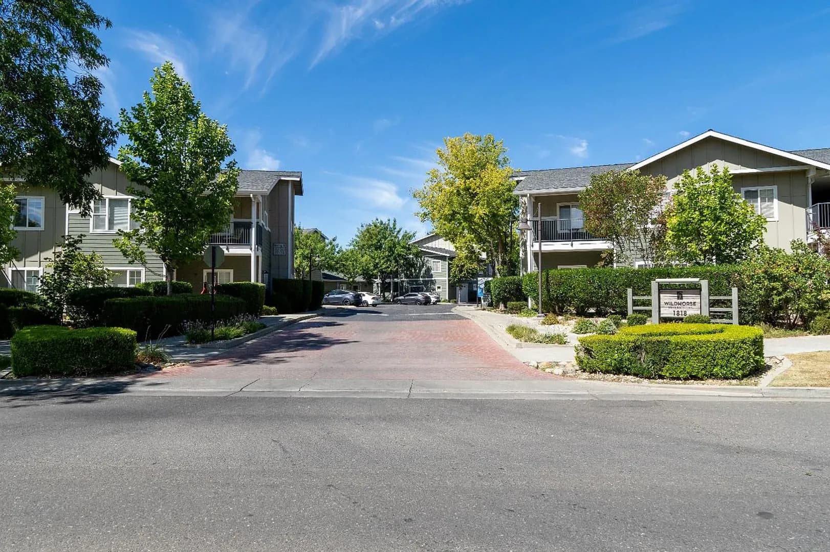 Davis Condo: 1818 Moore Blvd #204