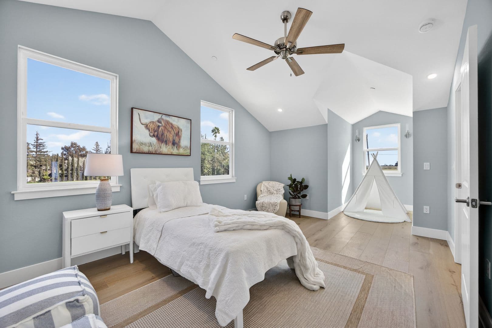 Davis House: 35628 Yosemite Avenue