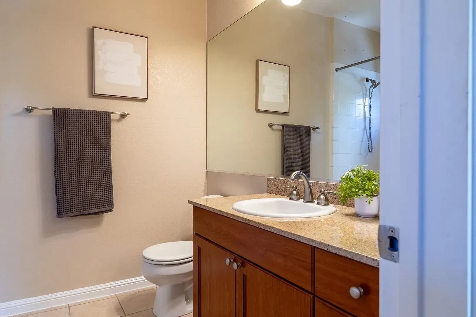 Davis Condo: 1818 Moore Blvd #204