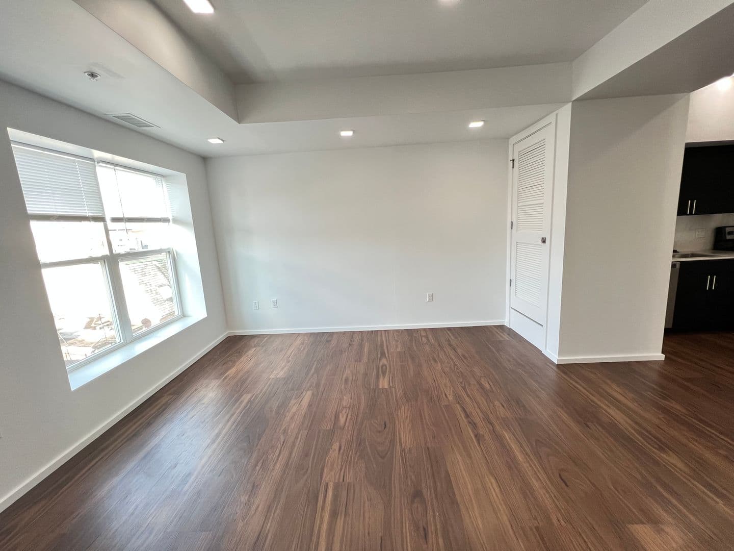 Baltimore Apartment: 9 E. Mt. Royal Avenue