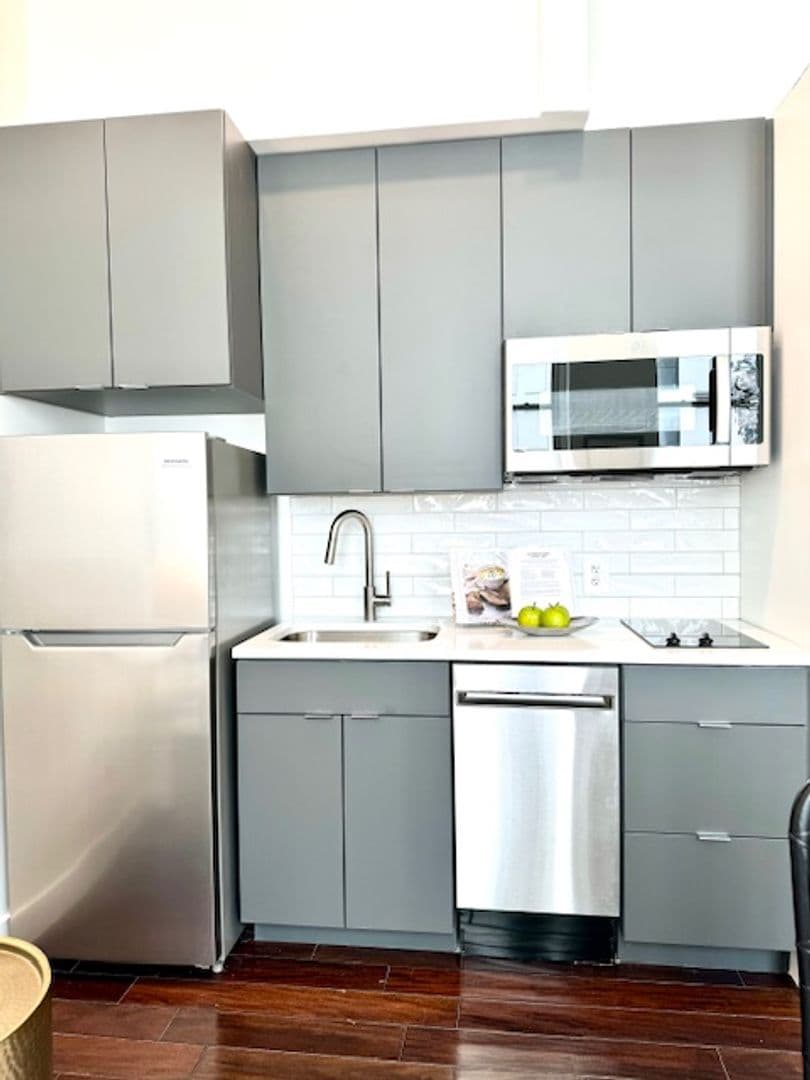 Baltimore Apartment: 207 E Redwood St Unit