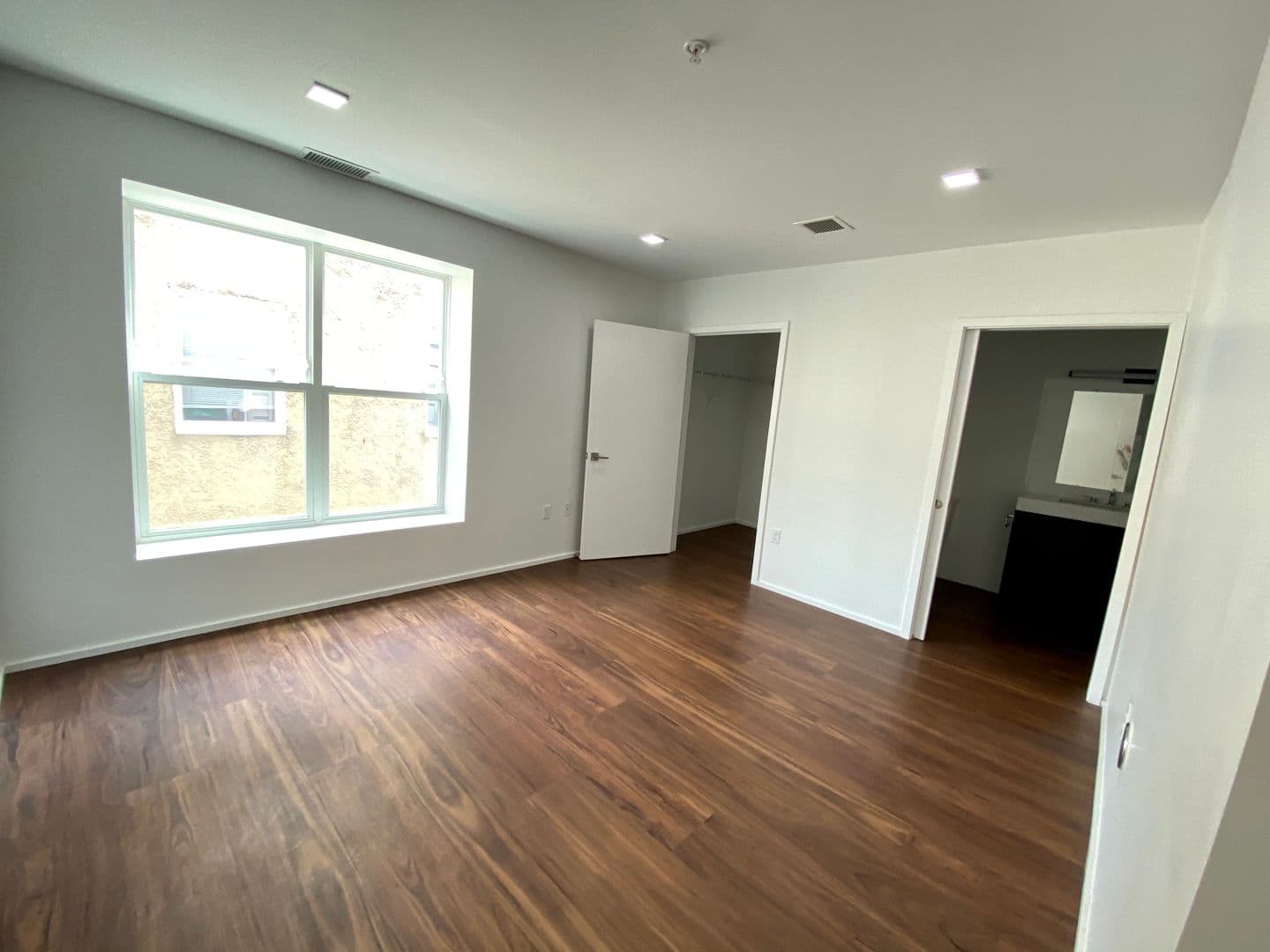 Baltimore Apartment: 9 E. Mt. Royal Avenue