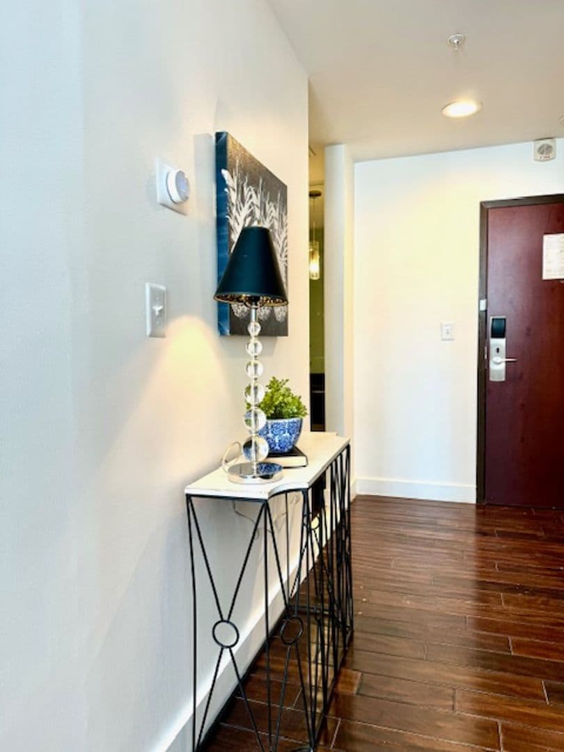 Baltimore Apartment: 207 E Redwood St Unit