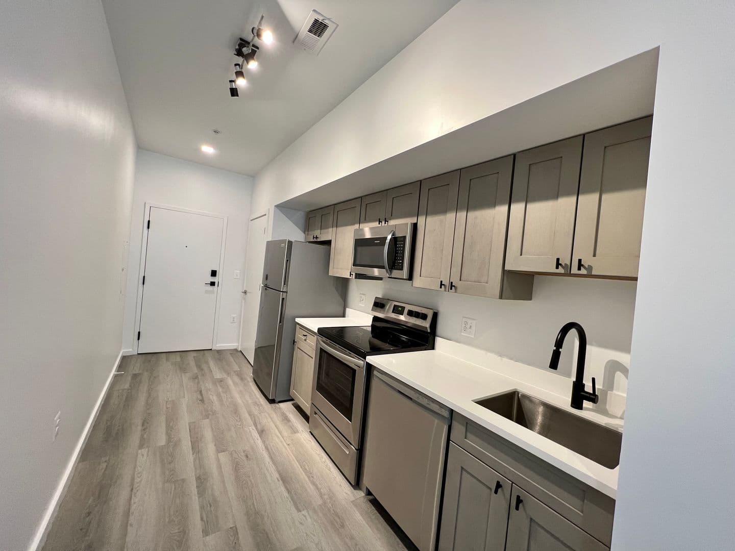 Baltimore Apartment: 725 W Pratt Street
