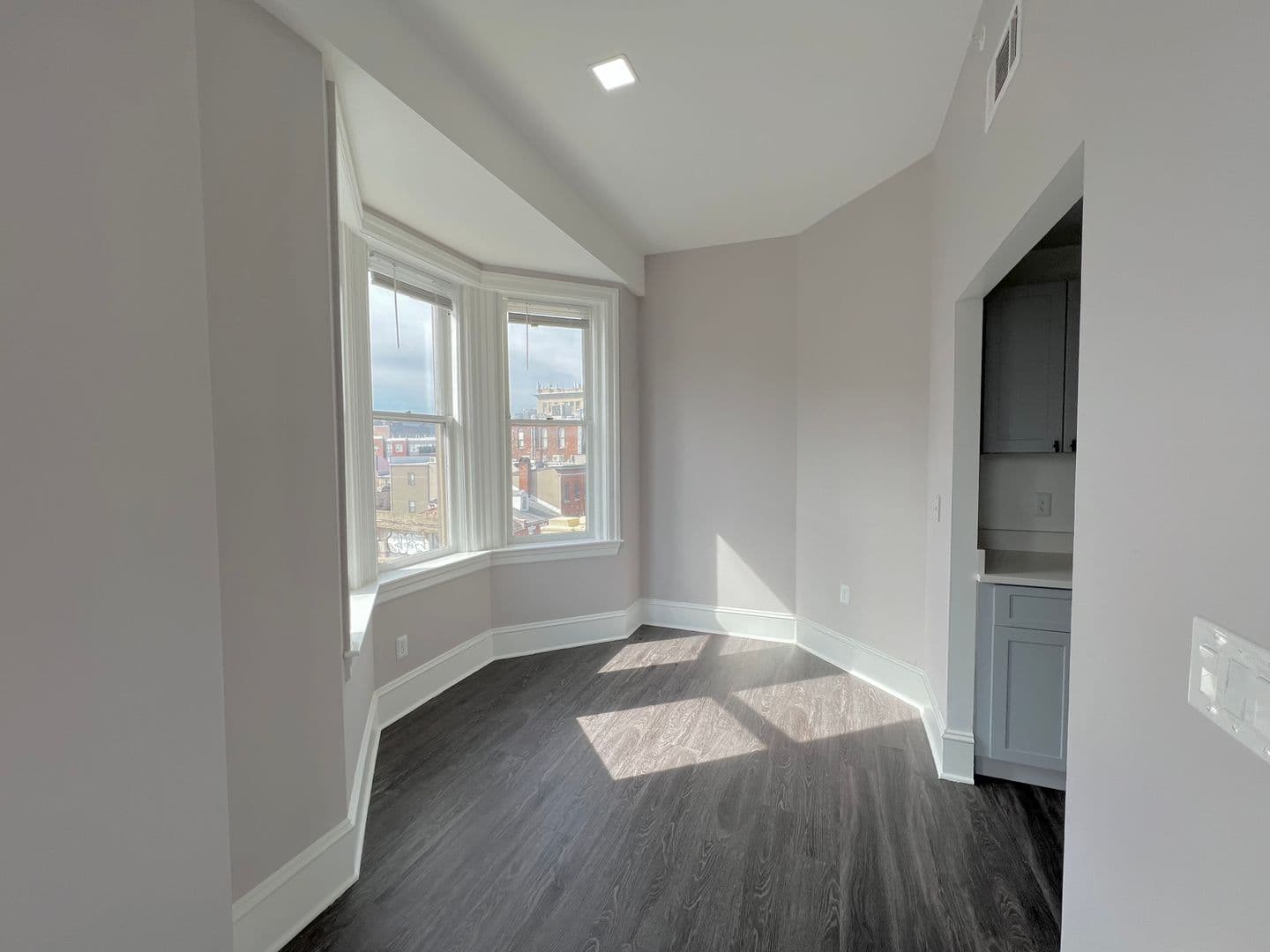 Baltimore Apartment: 306 W Franklin St
