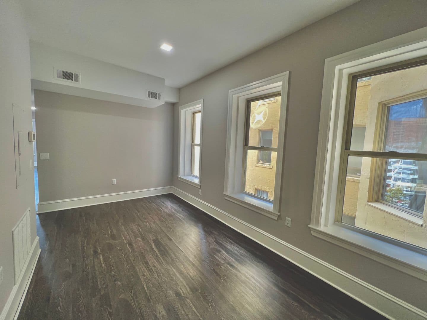 Baltimore Apartment: 306 W Franklin St