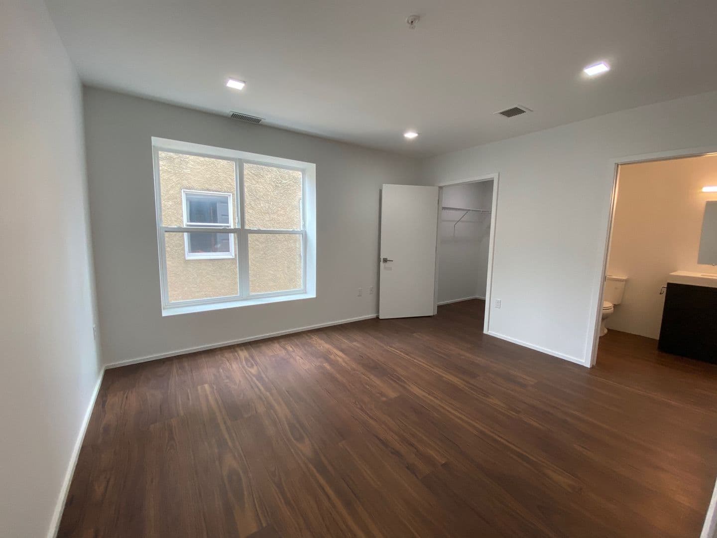 Baltimore Apartment: 9 E. Mt. Royal Avenue