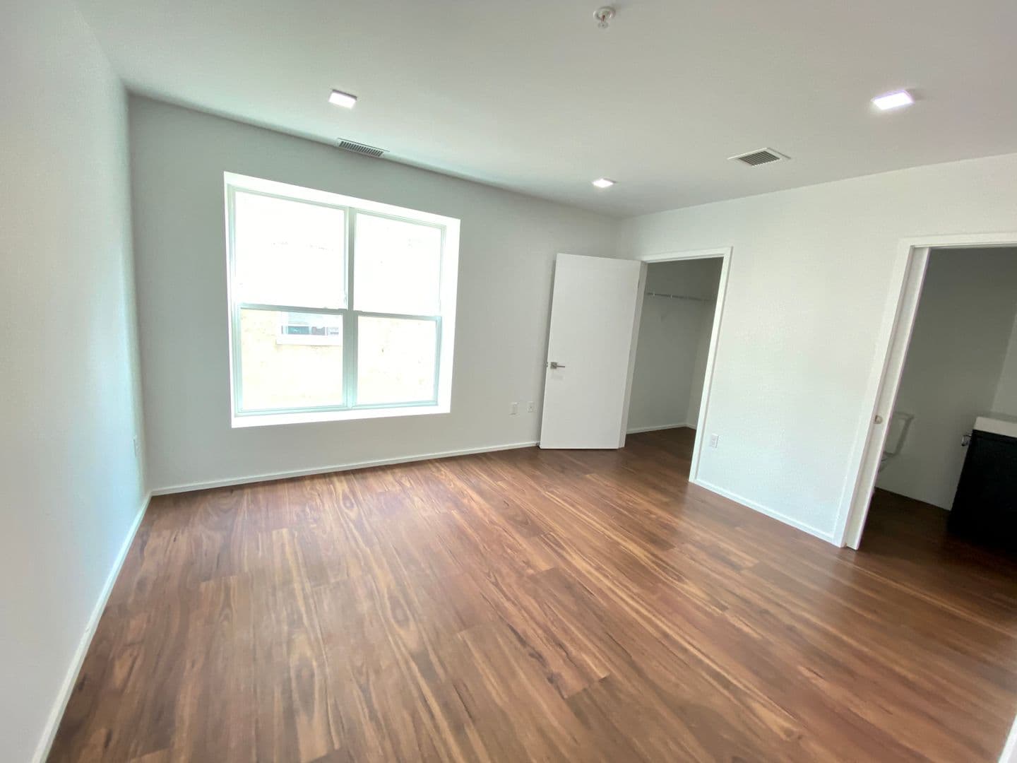 Baltimore Apartment: 9 E. Mt. Royal Avenue