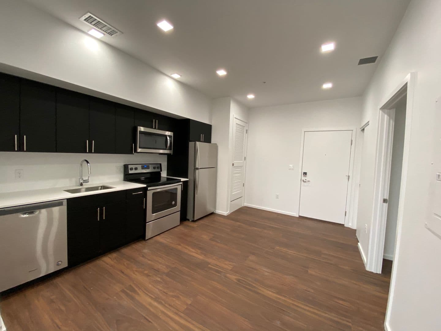 Baltimore Apartment: 9 E. Mt. Royal Avenue