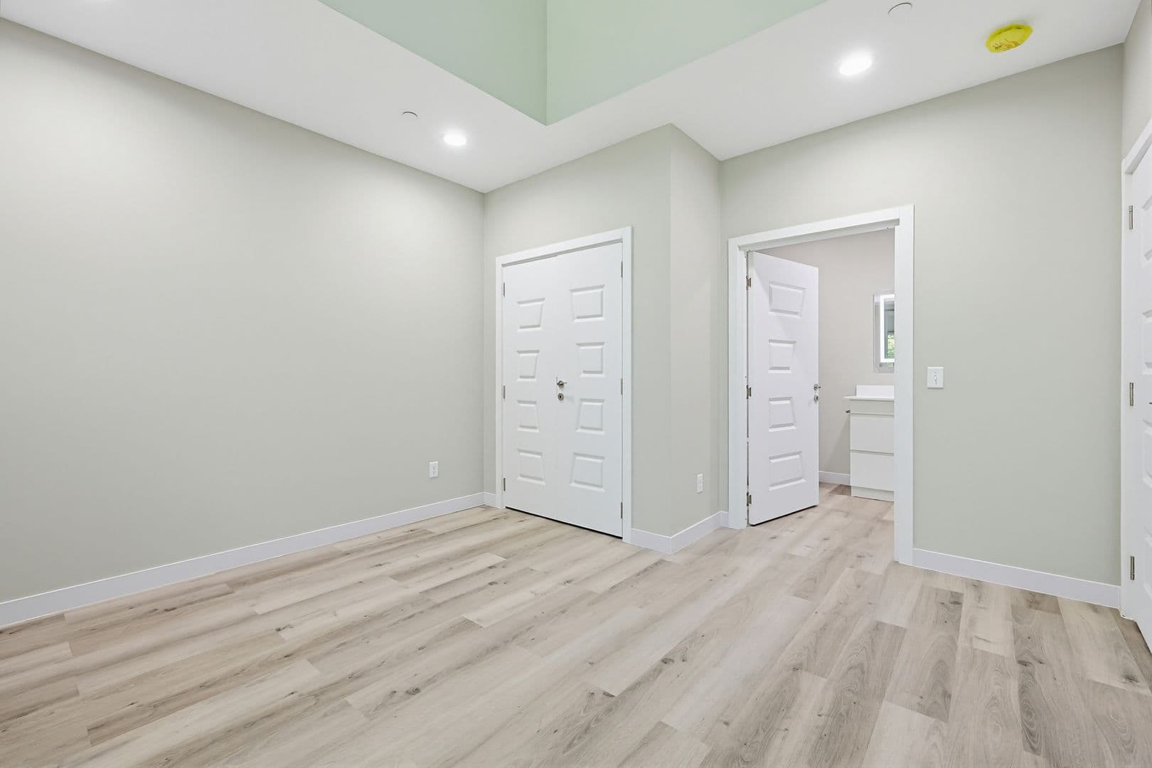 Franklin Apartment: 230 East Central Street