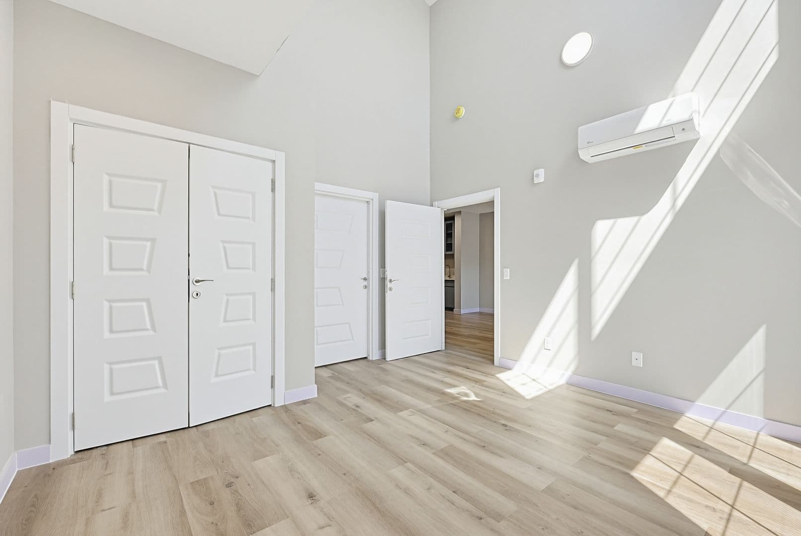 Franklin Apartment: 230 East Central Street