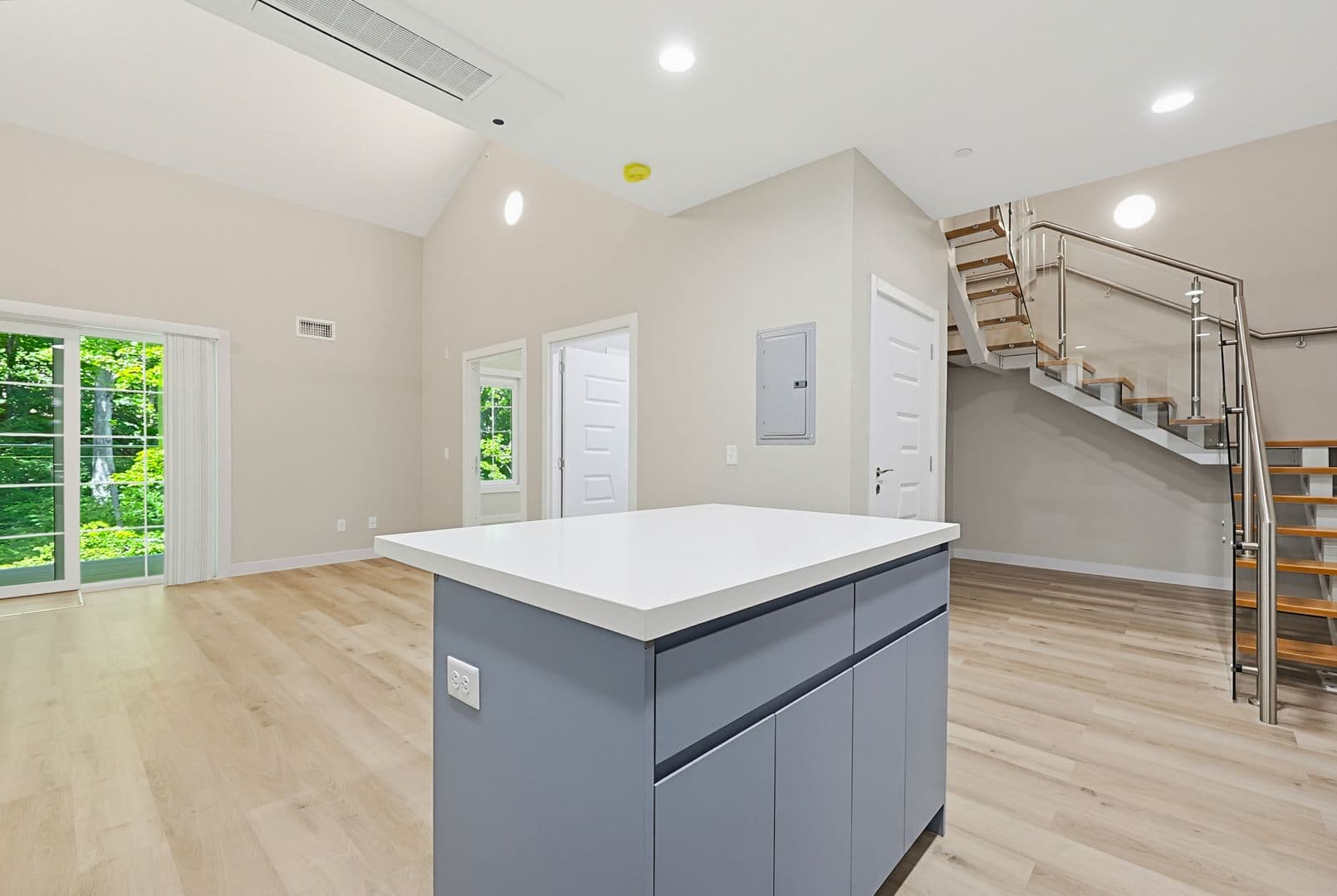 Franklin Apartment: 230 East Central Street