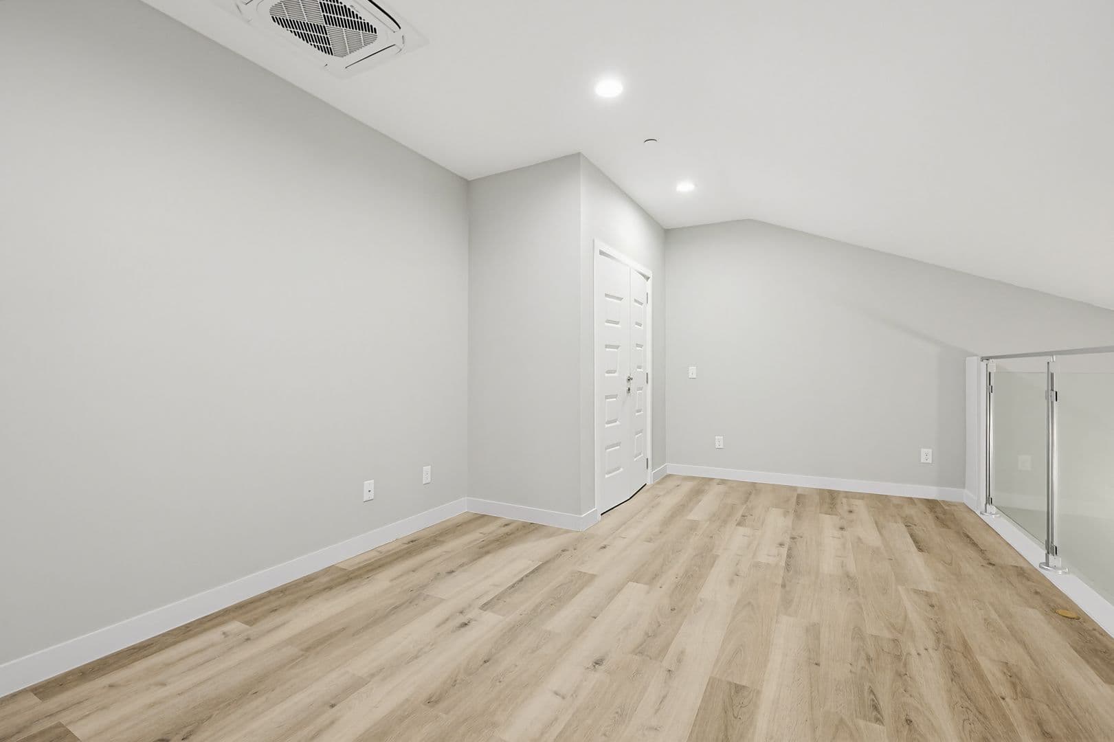 Franklin Apartment: 230 East Central Street