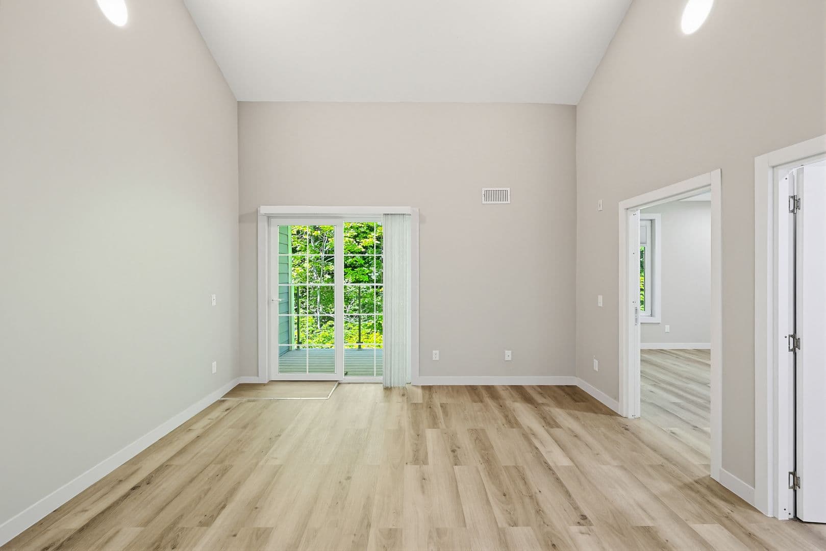 Franklin Apartment: 230 East Central Street