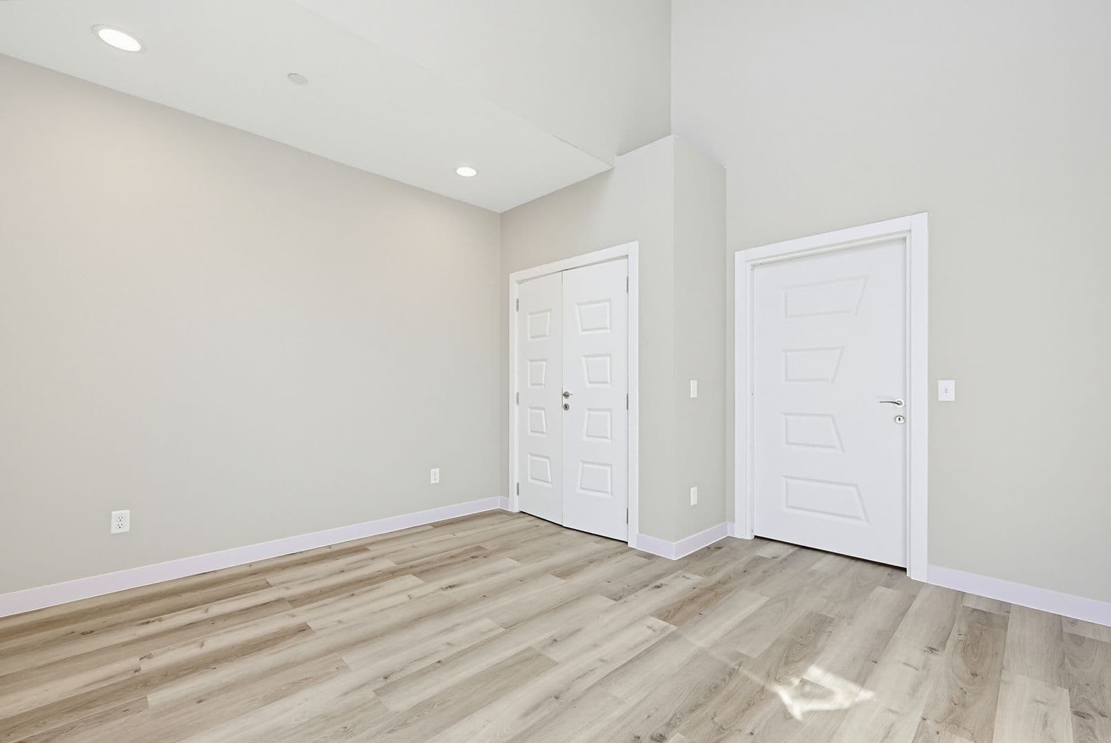 Franklin Apartment: 230 East Central Street