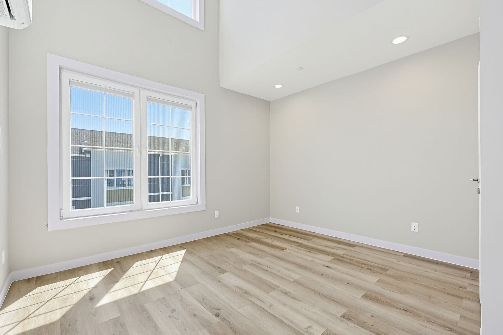 Franklin Apartment: 230 East Central Street