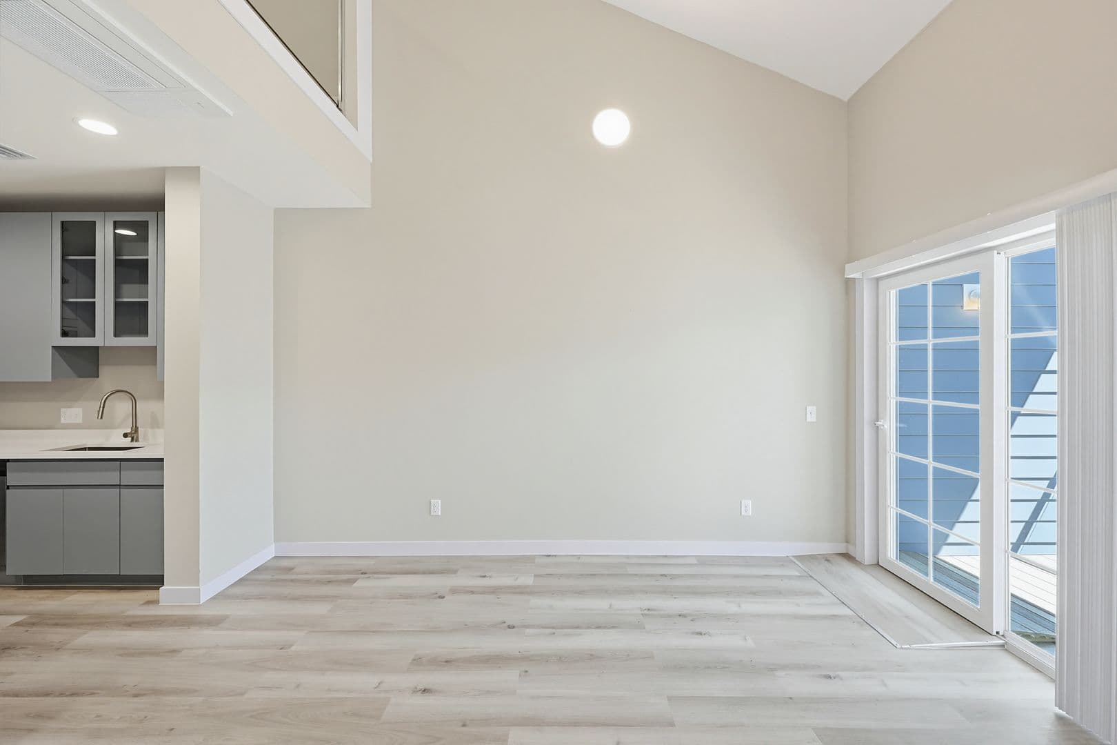 Franklin Apartment: 230 East Central Street