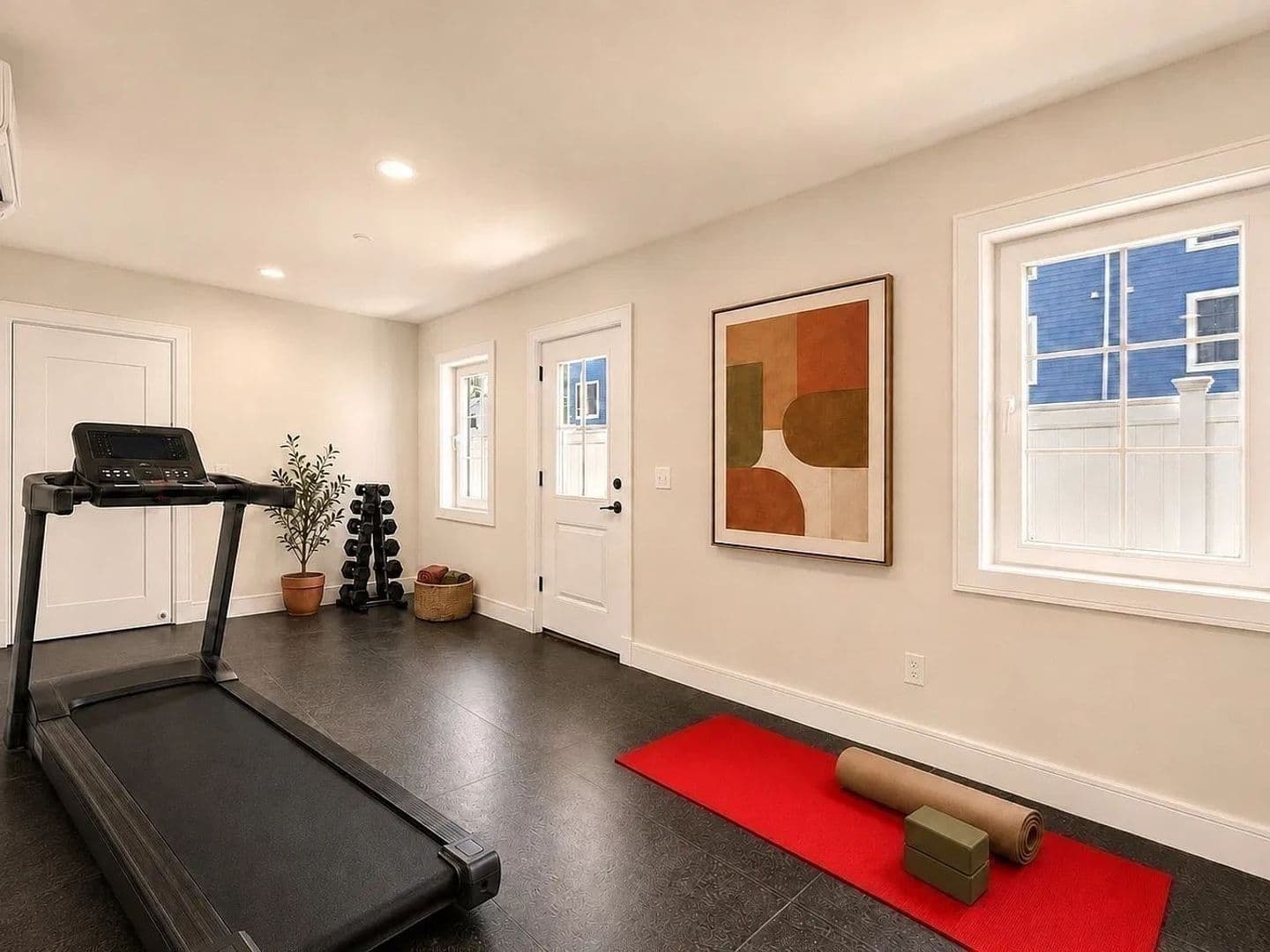 Franklin Apartment: 230 East Central Street