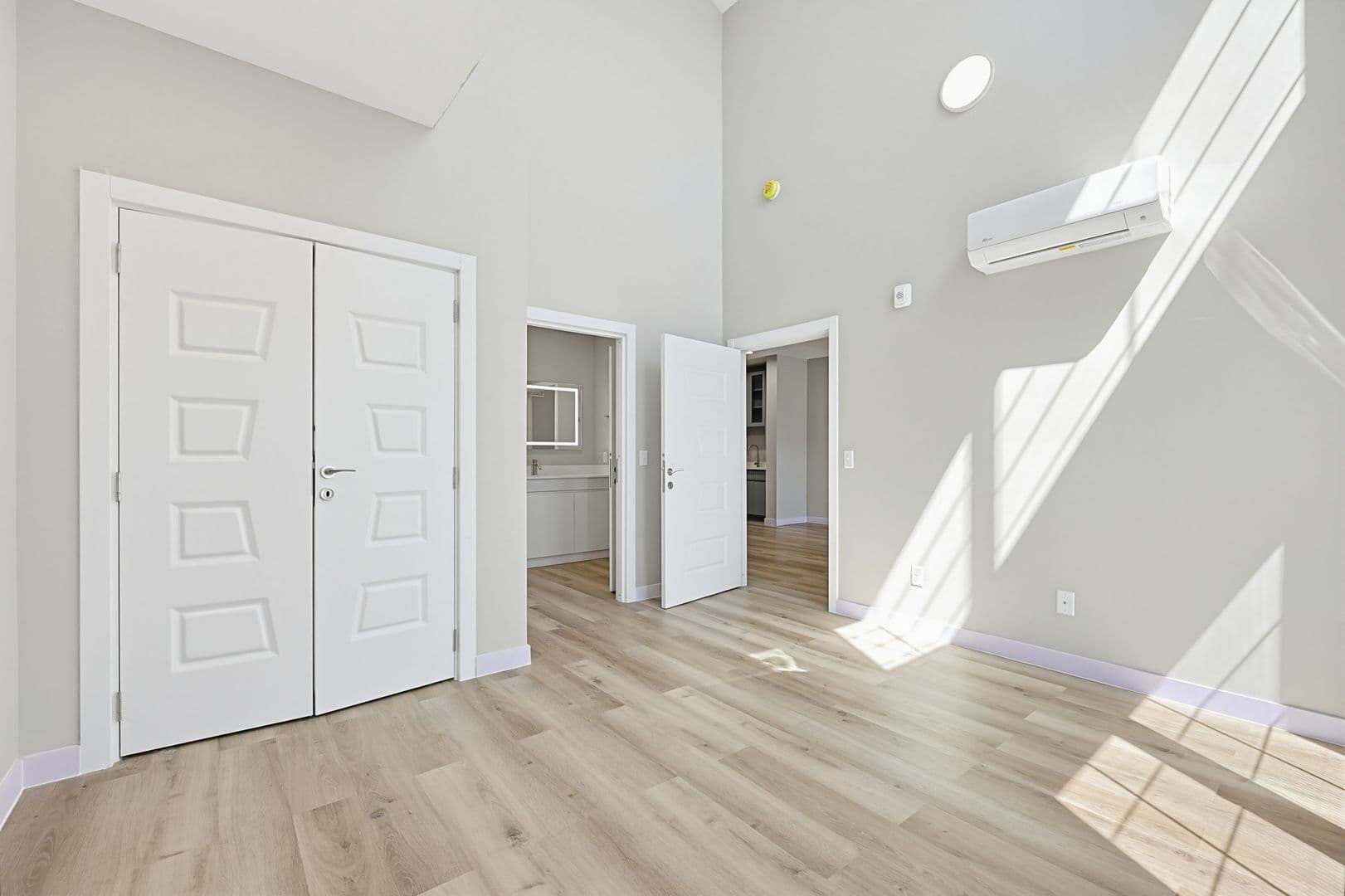 Franklin Apartment: 230 East Central Street