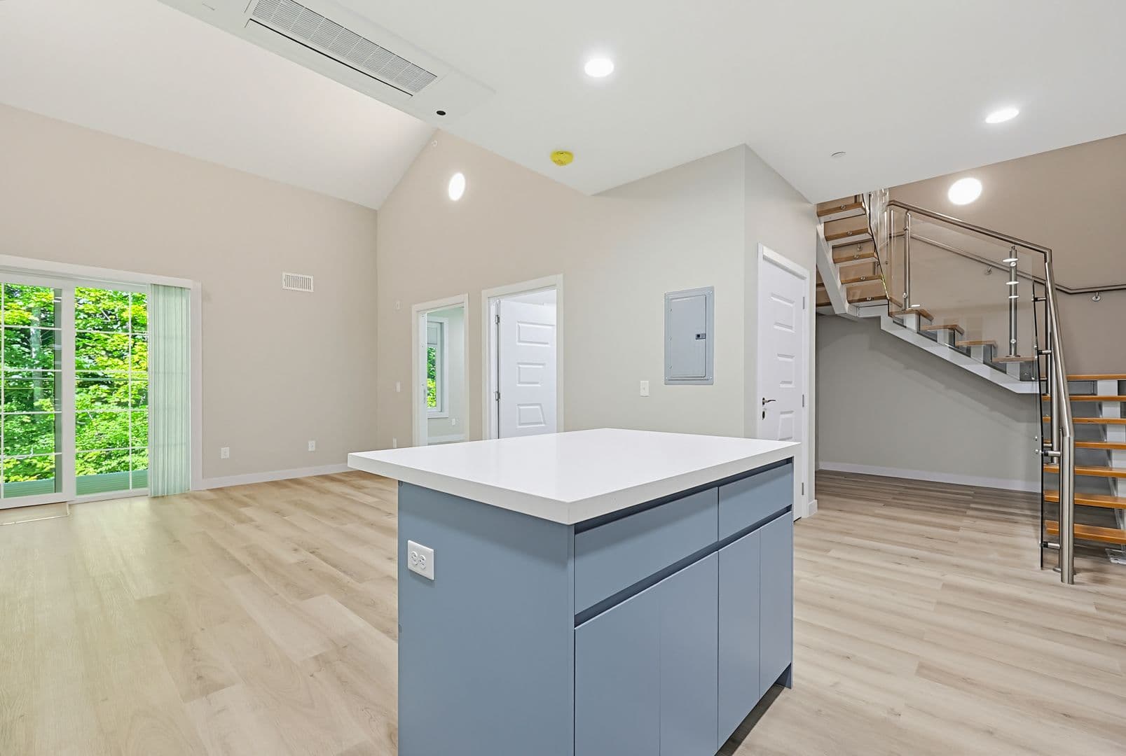 Franklin Apartment: 230 East Central Street