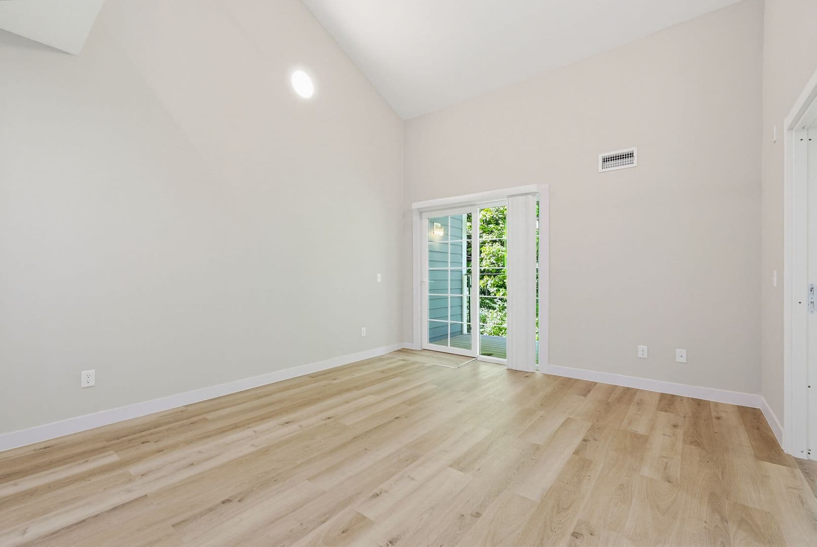 Franklin Apartment: 230 East Central Street