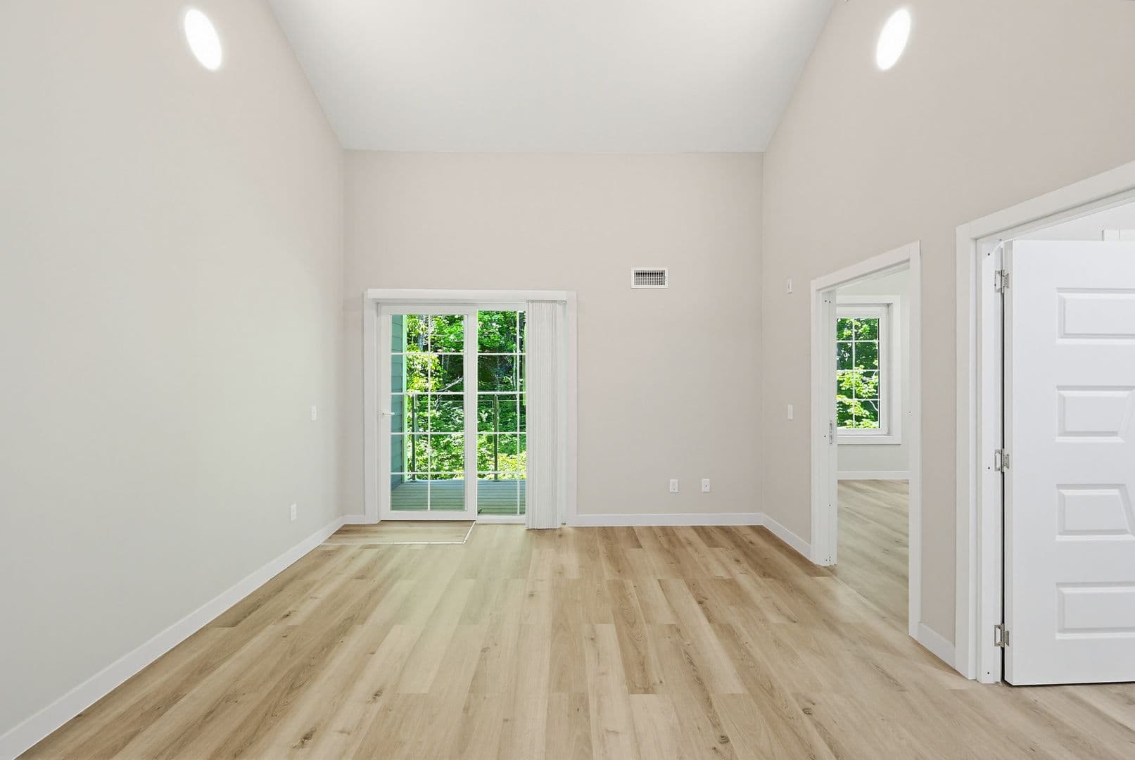 Franklin Apartment: 230 East Central Street