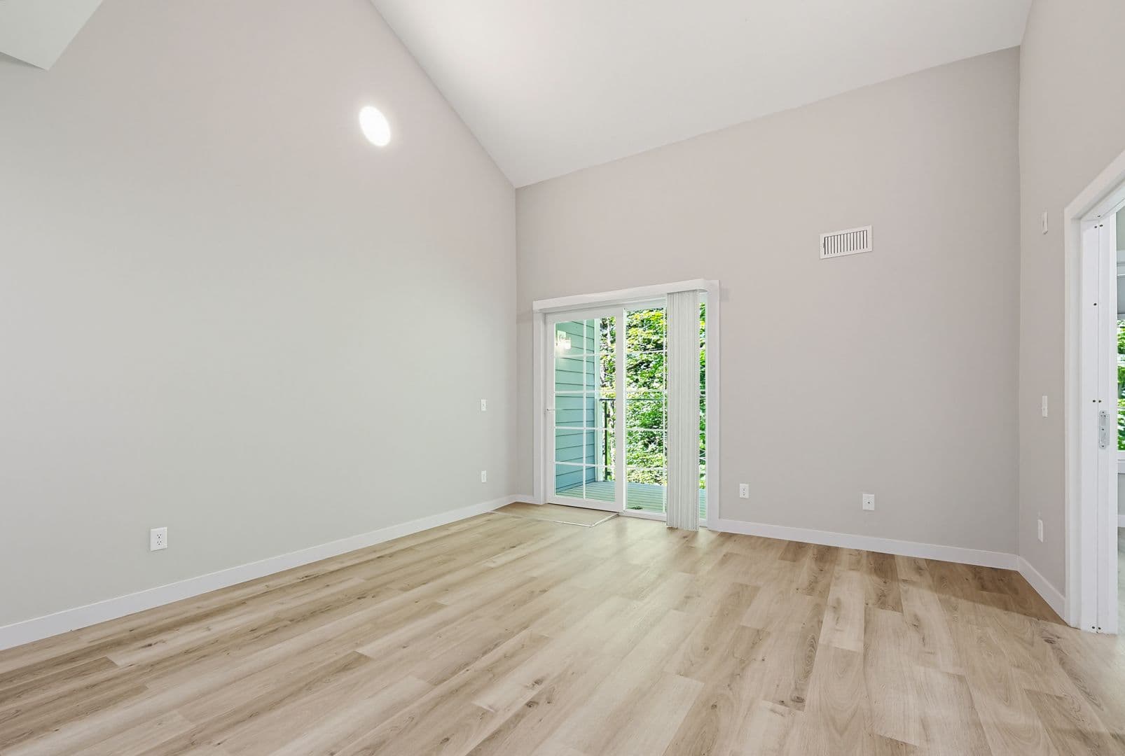 Franklin Apartment: 230 East Central Street
