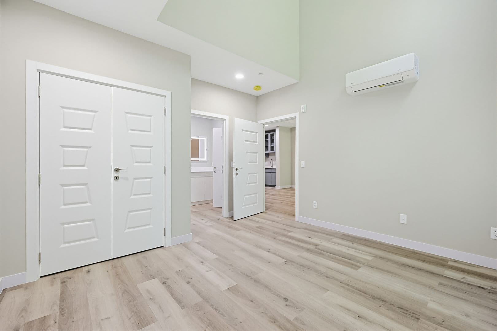 Franklin Apartment: 230 East Central Street