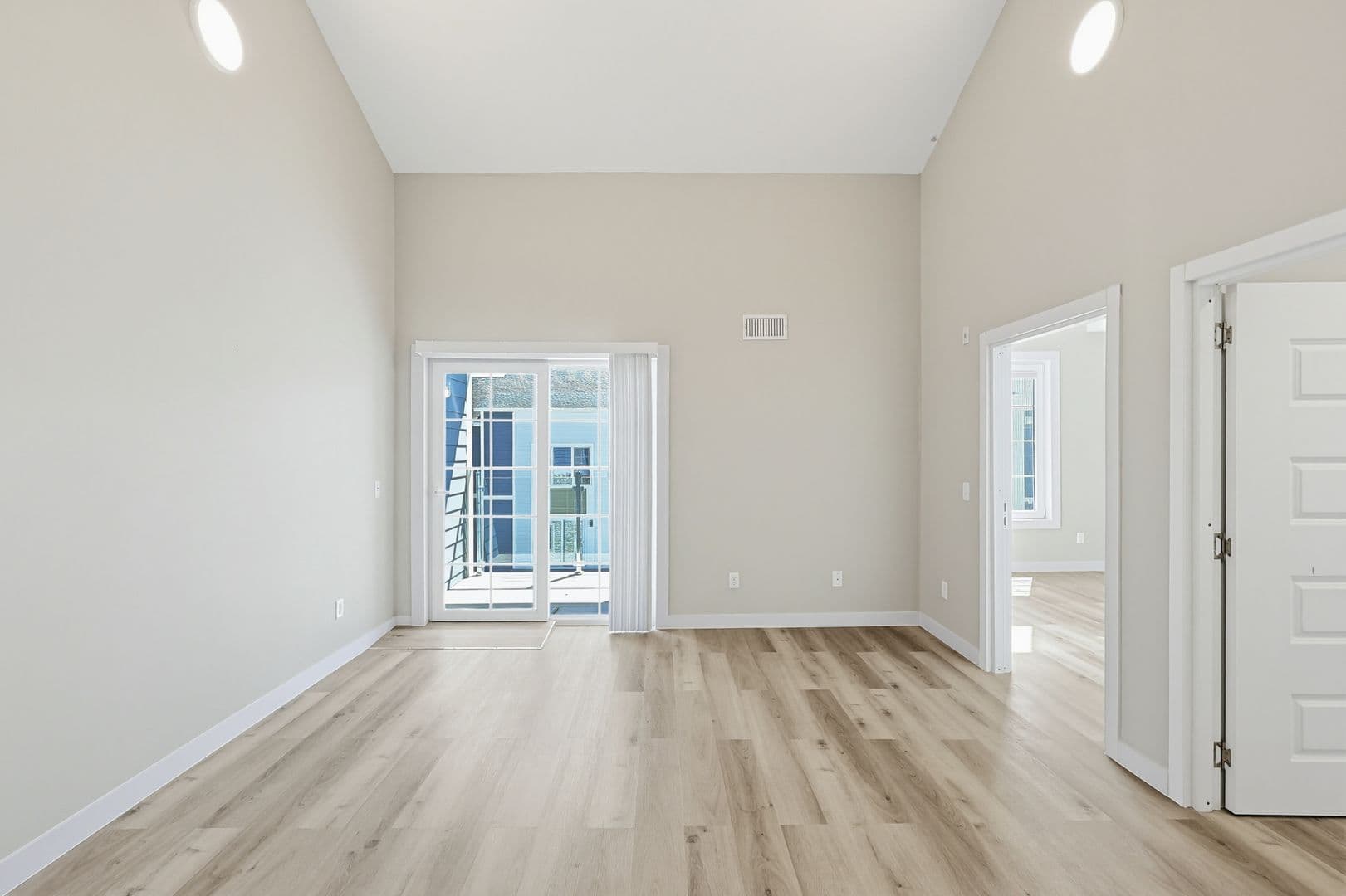 Franklin Apartment: 230 East Central Street