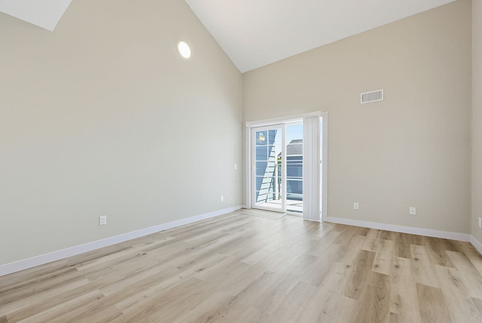 Franklin Apartment: 230 East Central Street