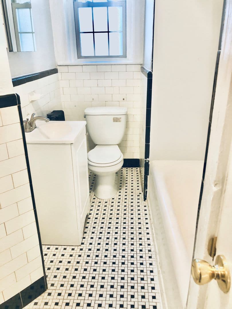 Drexel Hill Apartment: 701 Burmont Road