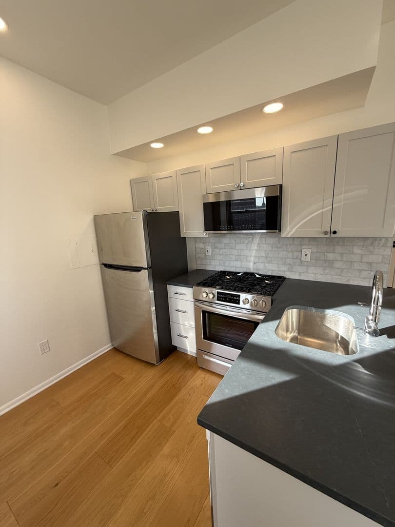 Philadelphia Apartment: 829 Spruce Street