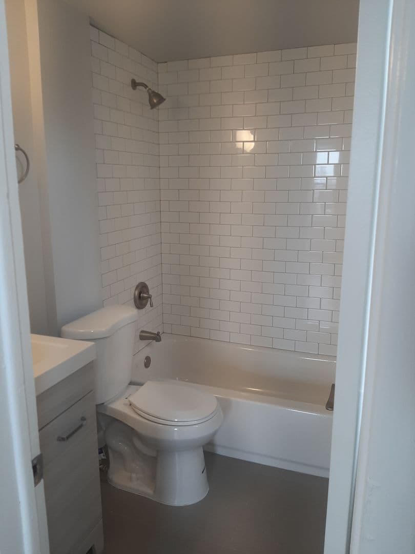 Philadelphia Apartment: 801 South 47th Street