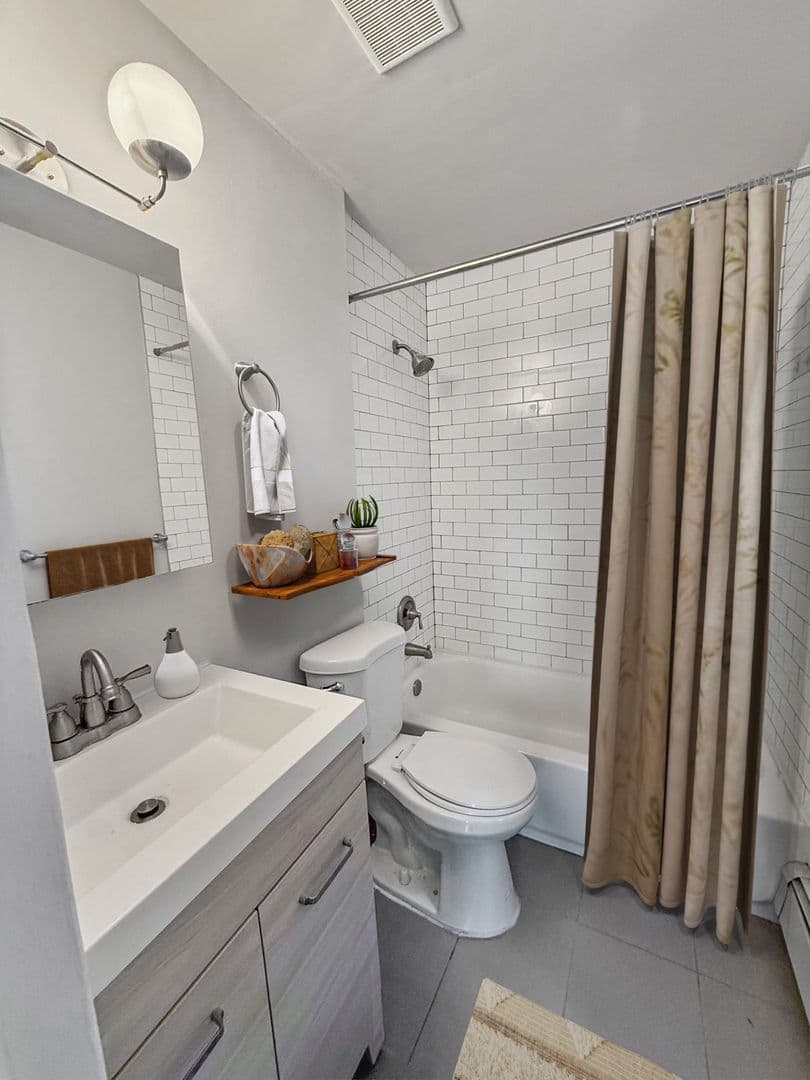 Philadelphia Apartment: 801 South 47th Street