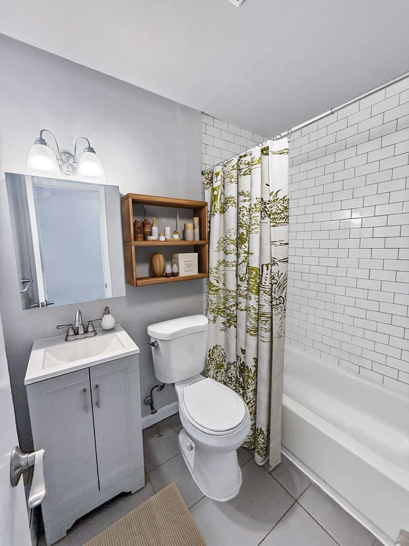 Philadelphia Apartment: 801 South 47th Street