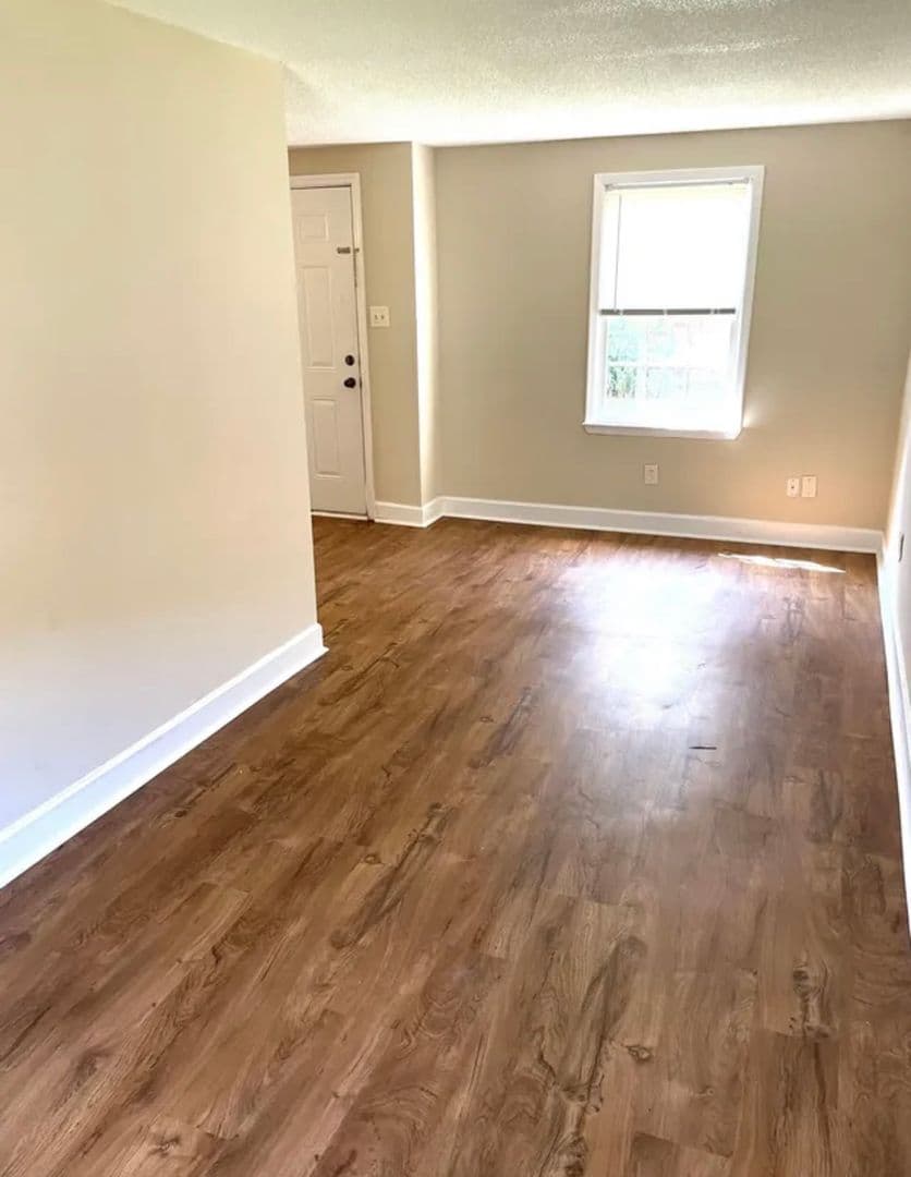Warner Robins Apartment: 108 Arizona Avenue