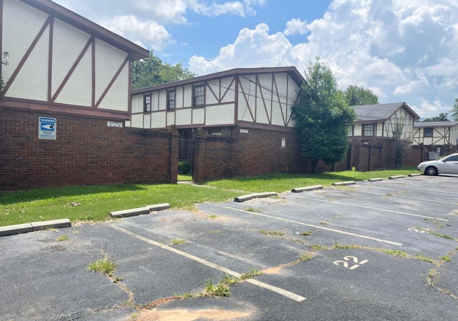 Warner Robins Apartment: 108 Arizona Avenue