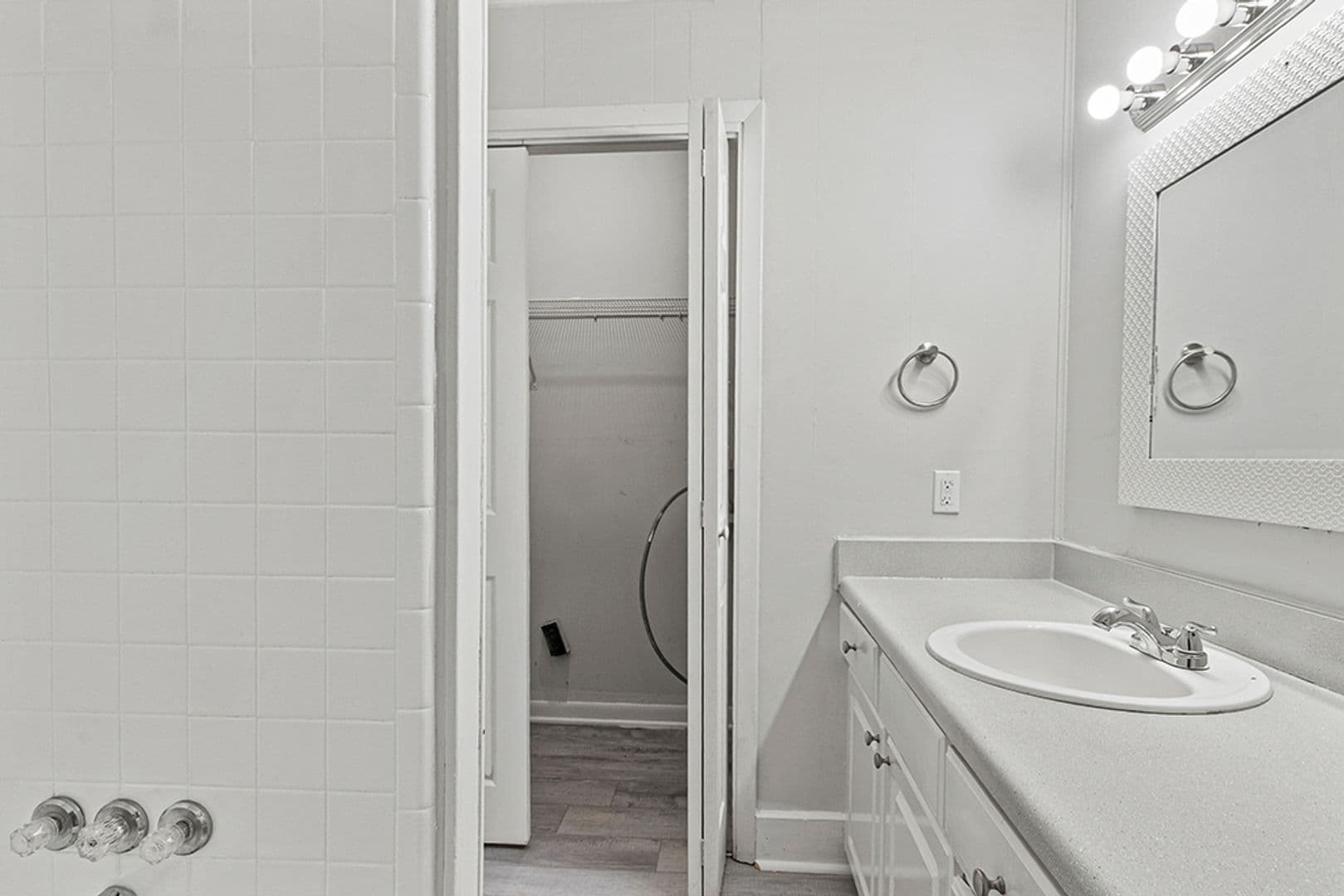 Warner Robins Apartment: 193 Woodland Trail