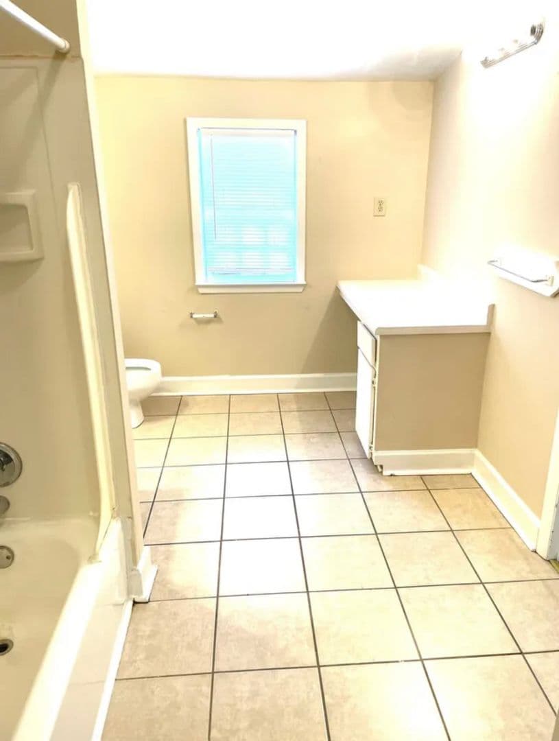 Warner Robins Apartment: 108 Arizona Avenue