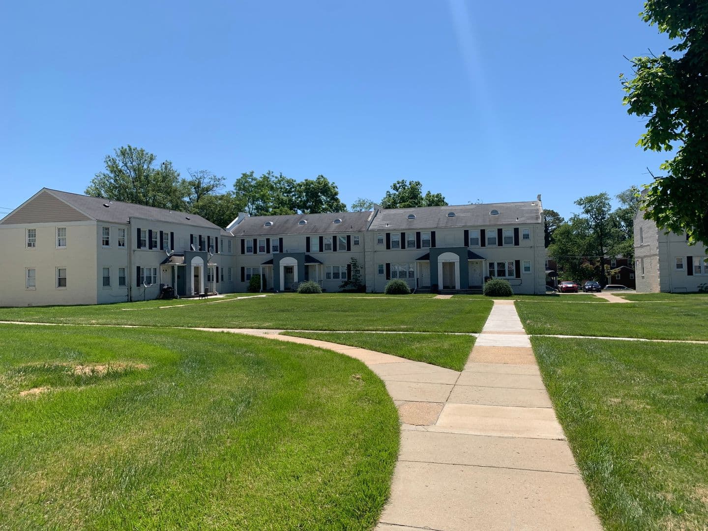 Baltimore Apartment: 3901-3939 Clarks Lane