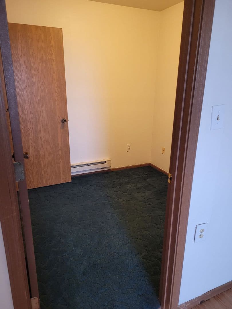 Sharpsville Apartment: 100 W Ridge Ave