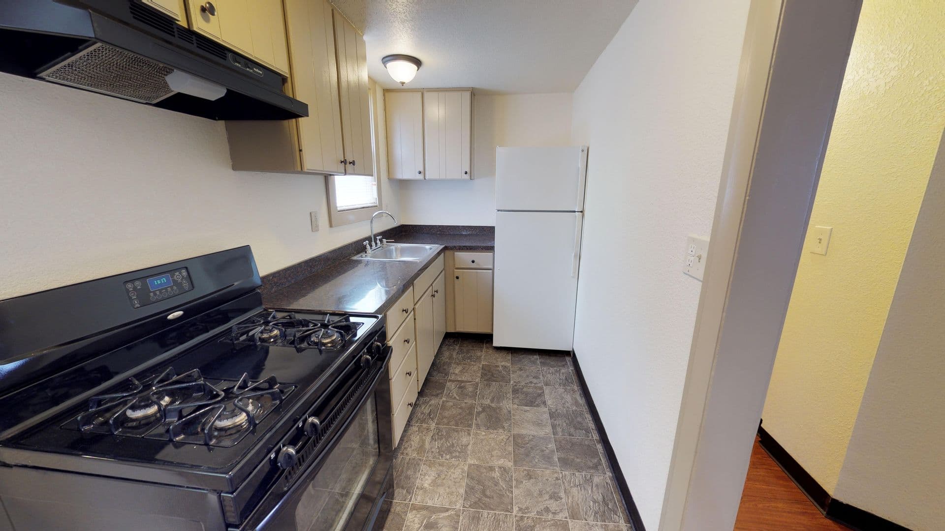 Meadville Apartment: 464 Poplar