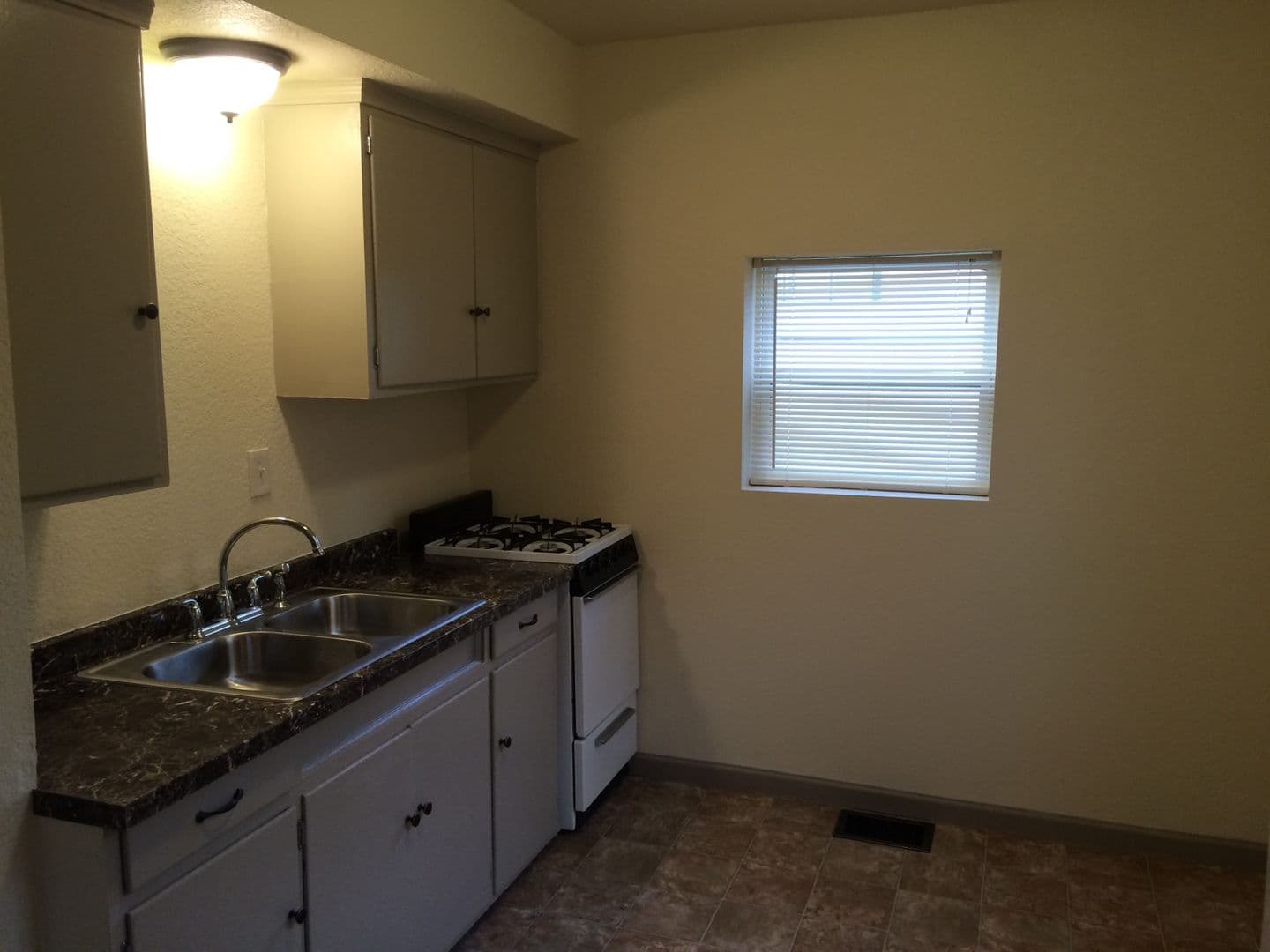 Meadville Apartment: 884 Grove St