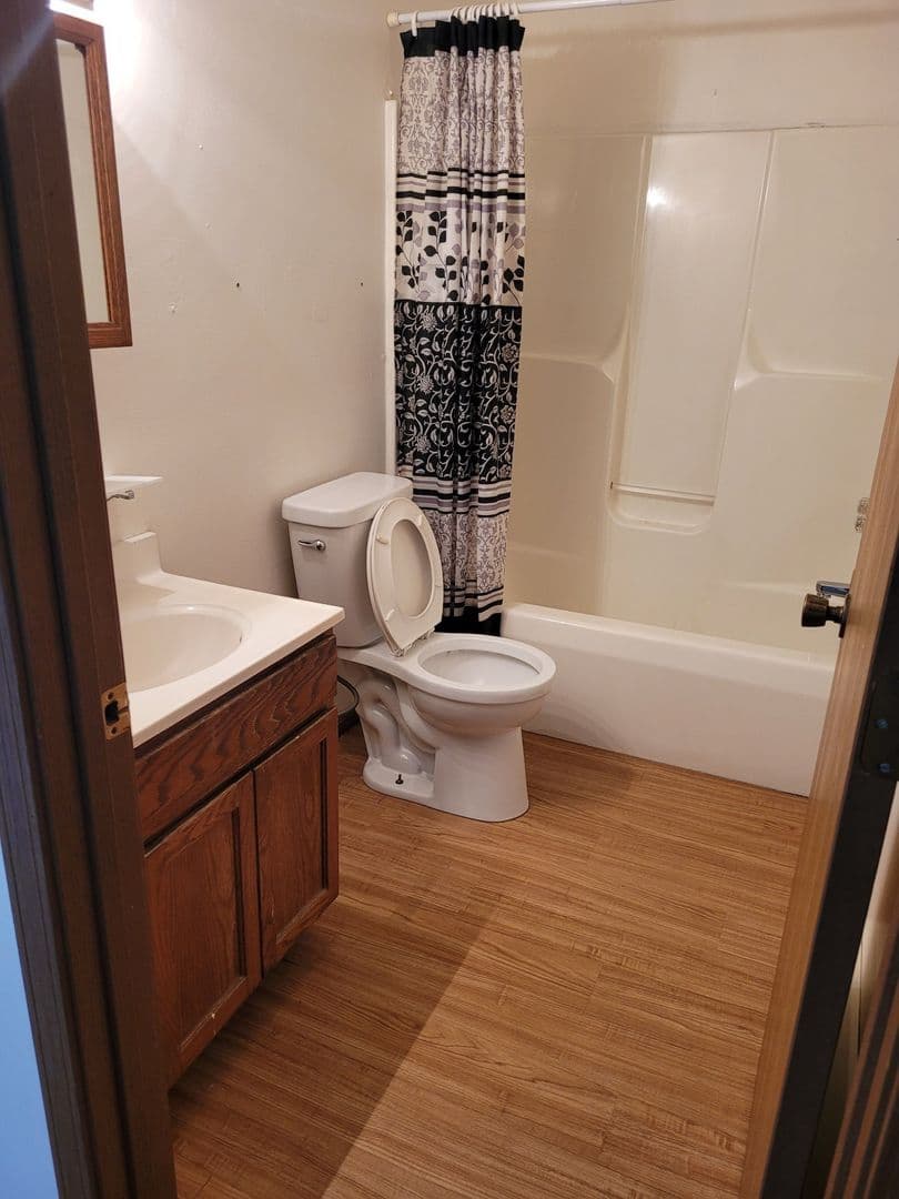 Sharpsville Apartment: 100 W Ridge Ave
