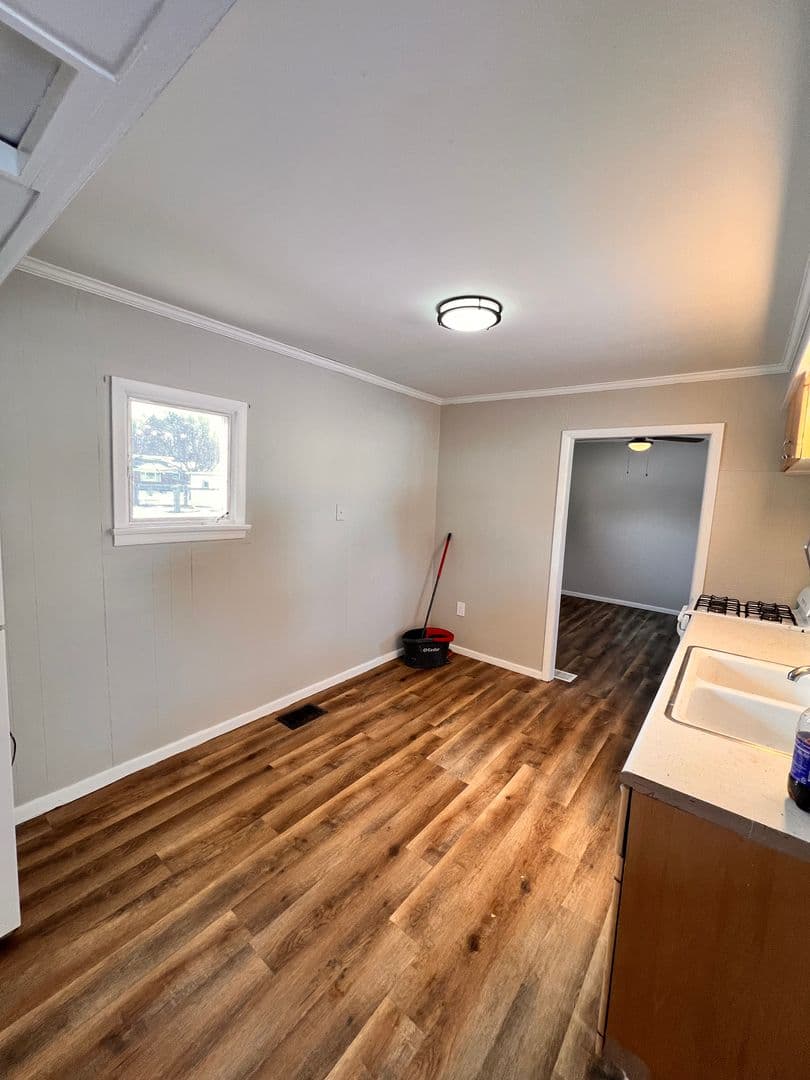 Erie Apartment: 914 Grant Ave