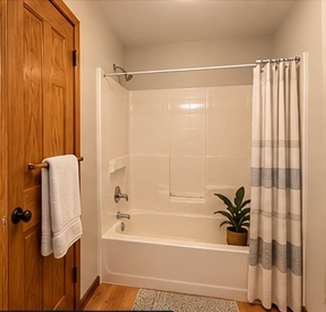 Sharpsville Apartment: 100 W Ridge Ave