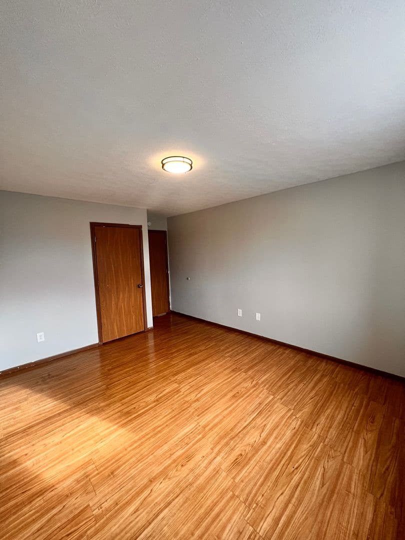 Sharpsville Apartment: 100 W Ridge Ave