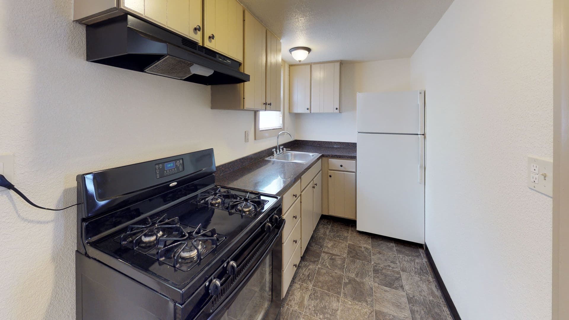 Meadville Apartment: 464 Poplar