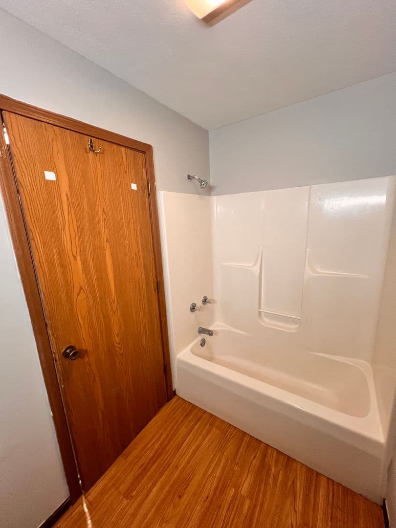 Sharpsville Apartment: 100 W Ridge Ave