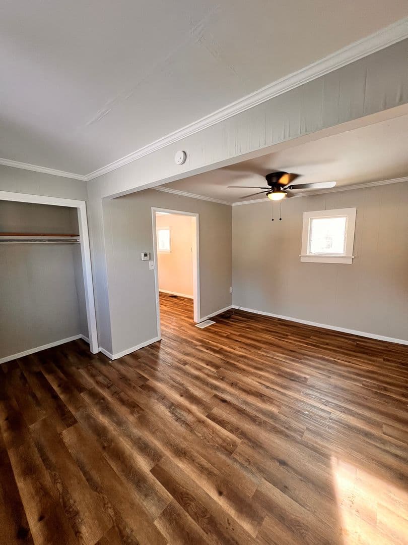 Erie Apartment: 914 Grant Ave